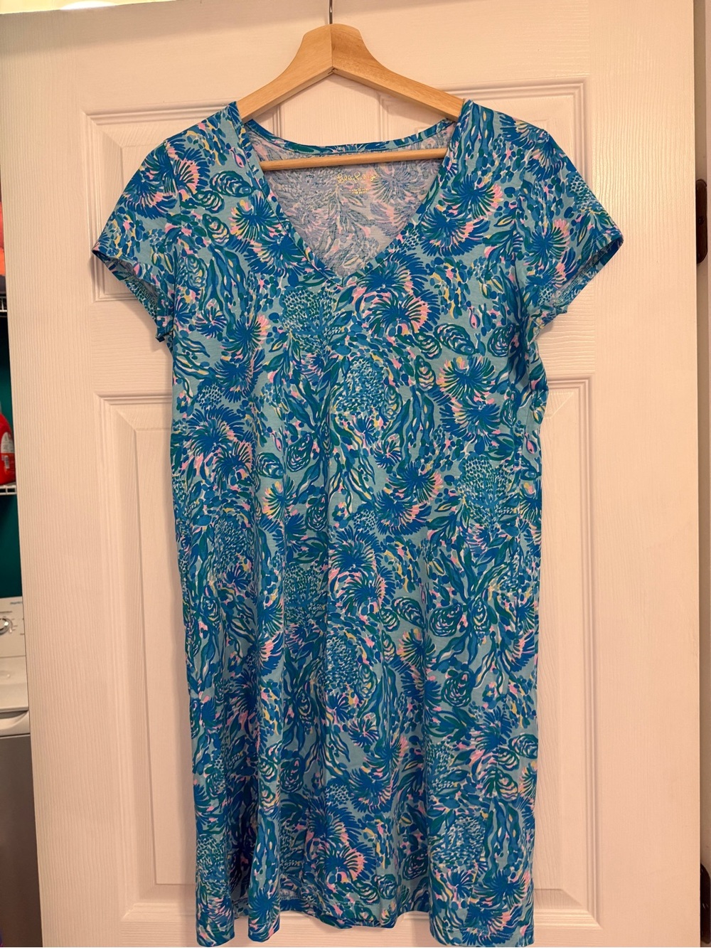 LIKE NEW Lilly Pulitzer V-Neck Dress Small